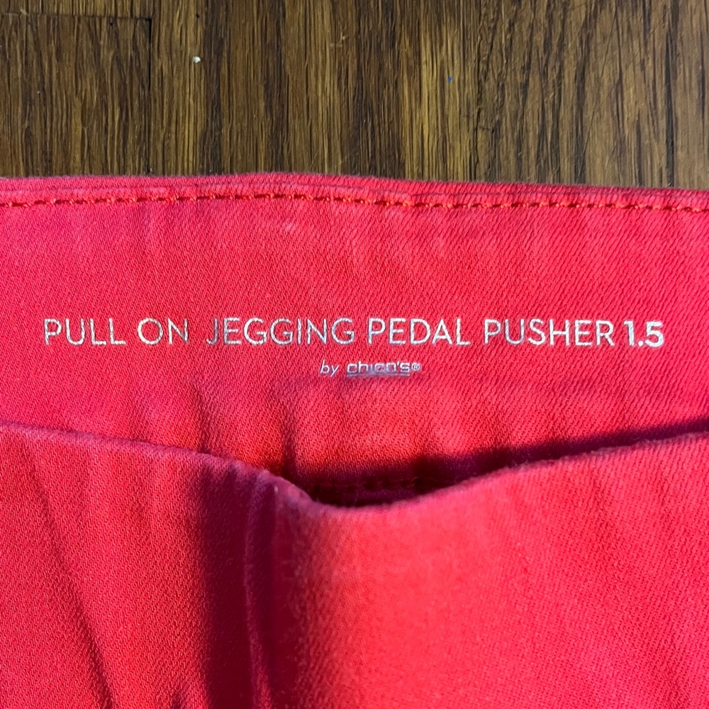 Chico’s Red Pull-On Pedal Pusher with Flat Front Design - Picture 3 of 6